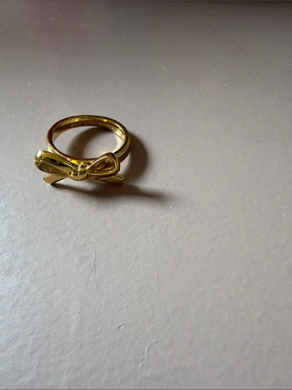 Kate Spade size 5 Gold Bow Accent Ring - Picture 3 of 3